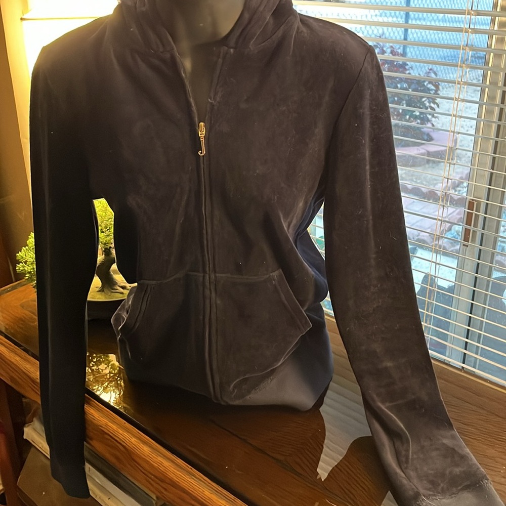 🩷👑🩷👑🩷👑🩷Juicy Couture Black Graphic JACKET!!!! STILL IN GREAT CONDITION 🩷👑🩷👑 - Picture 4 of 6